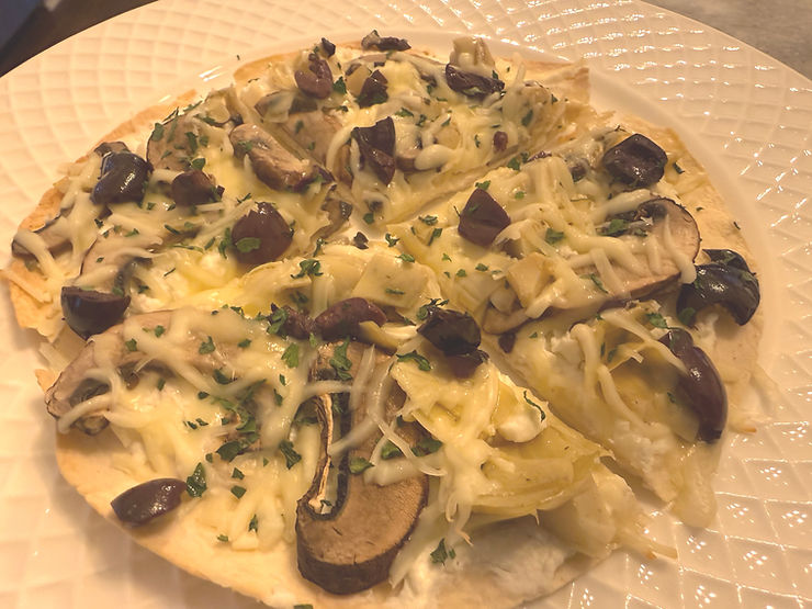 Customized white pizza